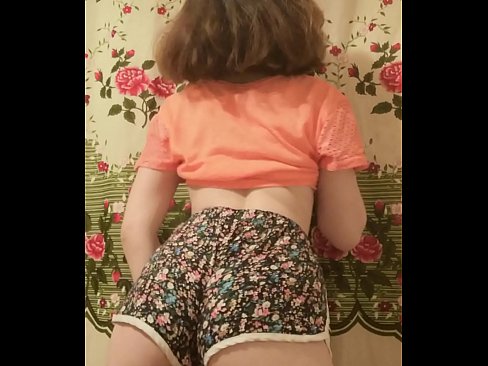 ❤️ Keçika ciwan a seksî li ber kamerayê kurtanên xwe ji xwe dike ❤️❌ Vîdyoyê porno li porno ku.kutjeporno.ru ❤